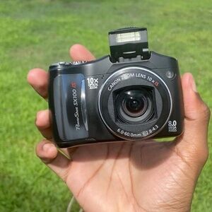 Canon Powershot SX100 IS digital camera with 8 MP, 10 zoom lens clean works
